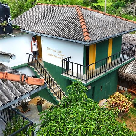 Blue Skies Guest House And Restaurant Tangalle Exterior photo