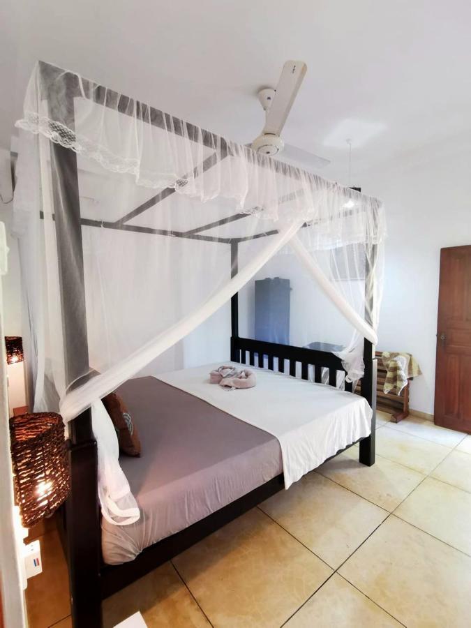 Blue Skies Guest House And Restaurant Tangalle Exterior photo