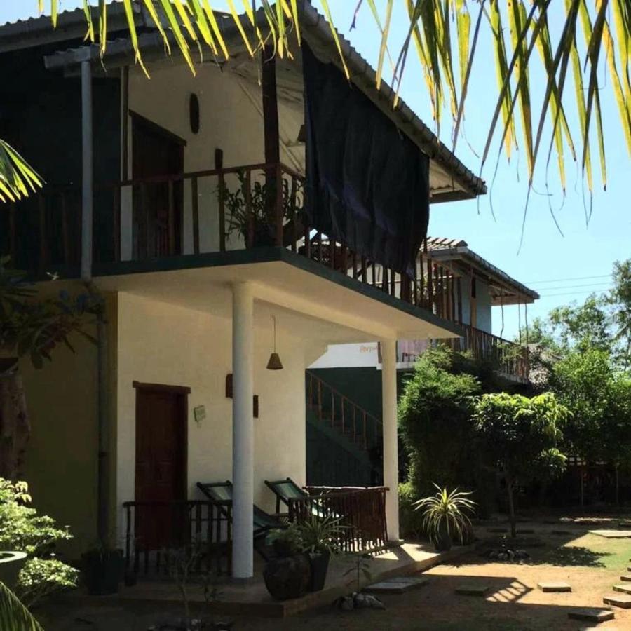 Blue Skies Guest House And Restaurant Tangalle Exterior photo