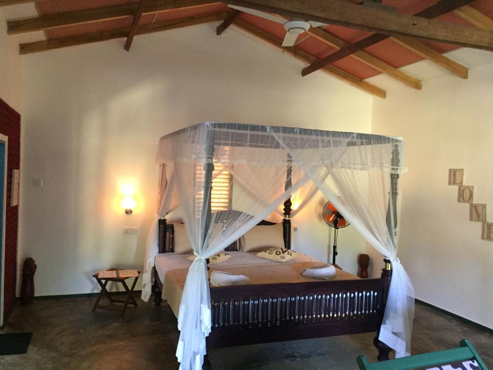 Blue Skies Guest House And Restaurant Tangalle Exterior photo