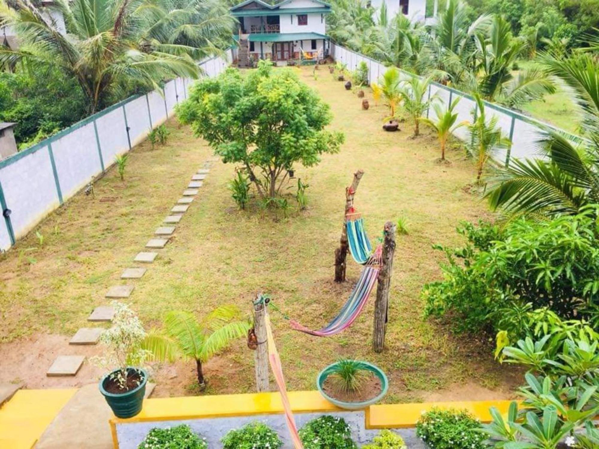 Blue Skies Guest House And Restaurant Tangalle Exterior photo