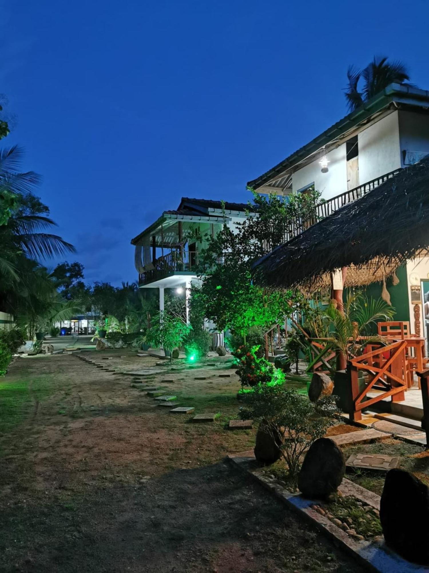 Blue Skies Guest House And Restaurant Tangalle Exterior photo