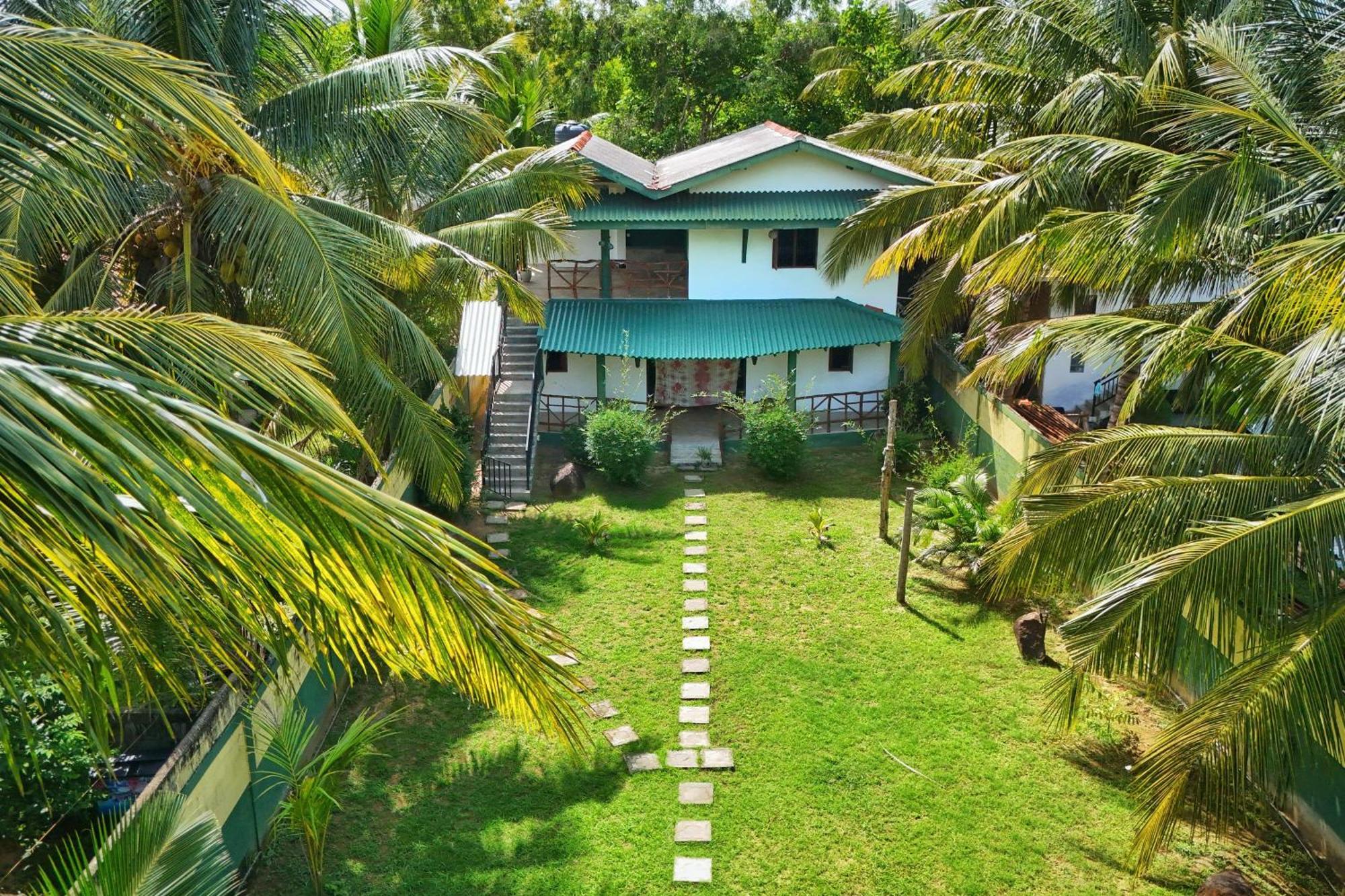 Blue Skies Guest House And Restaurant Tangalle Exterior photo