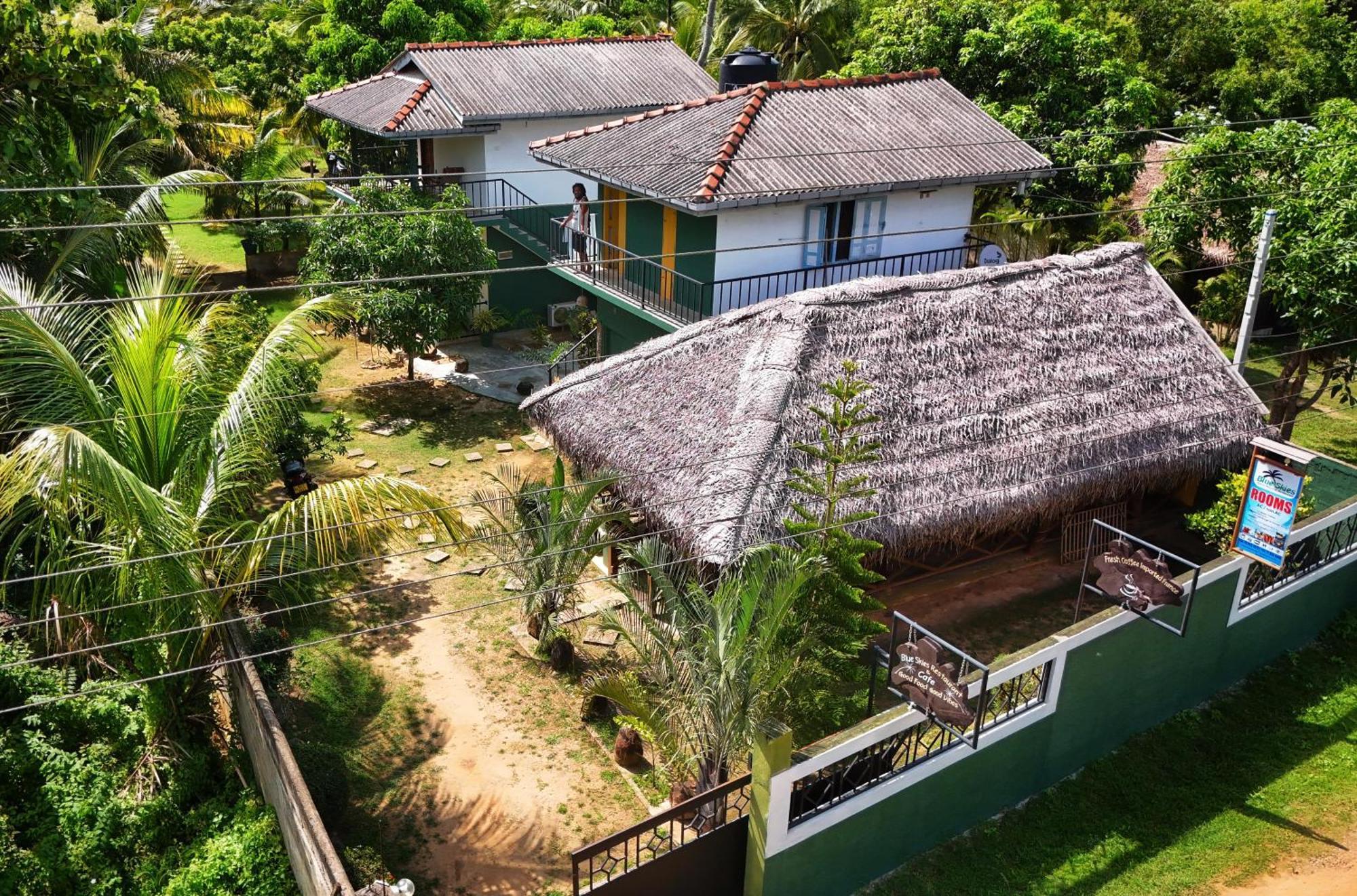Blue Skies Guest House And Restaurant Tangalle Exterior photo
