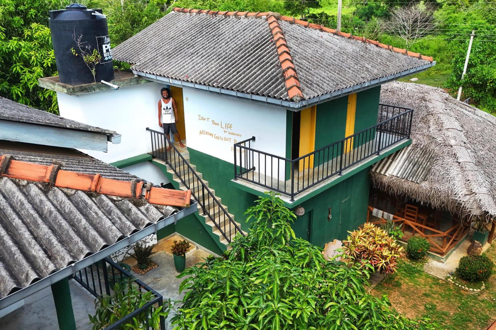 Blue Skies Guest House And Restaurant Tangalle Exterior photo
