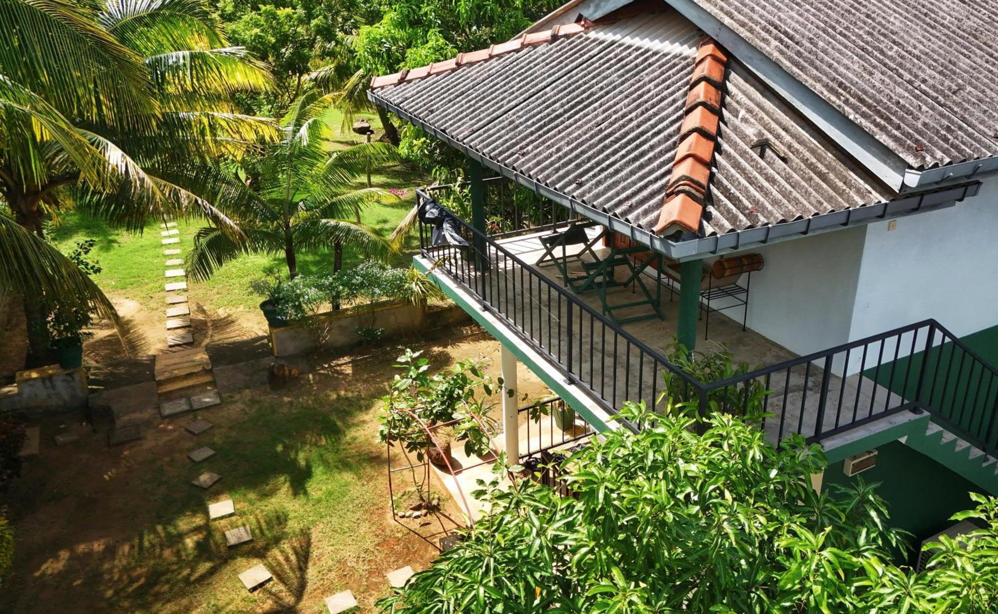 Blue Skies Guest House And Restaurant Tangalle Exterior photo