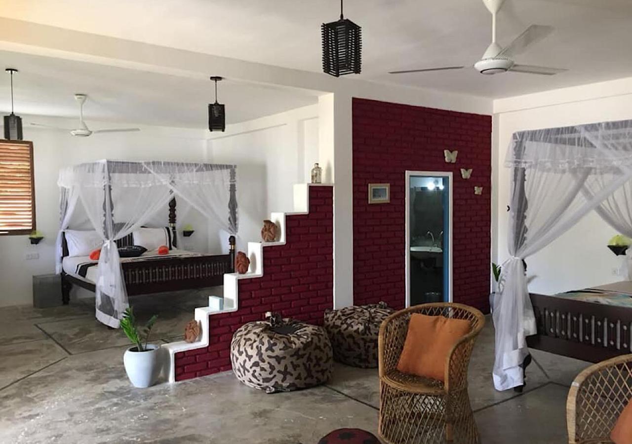 Blue Skies Guest House And Restaurant Tangalle Exterior photo