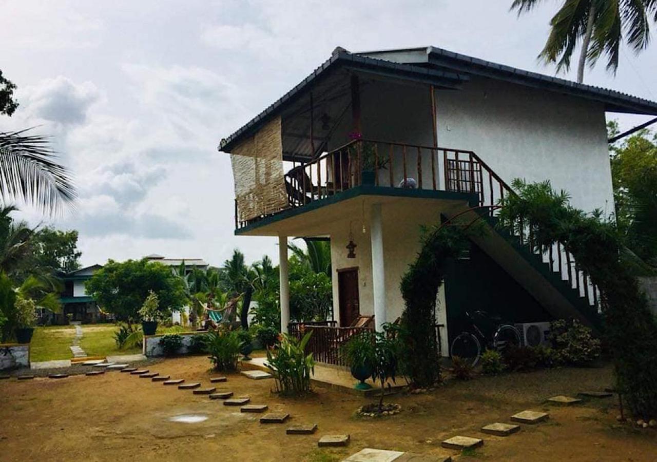 Blue Skies Guest House And Restaurant Tangalle Exterior photo